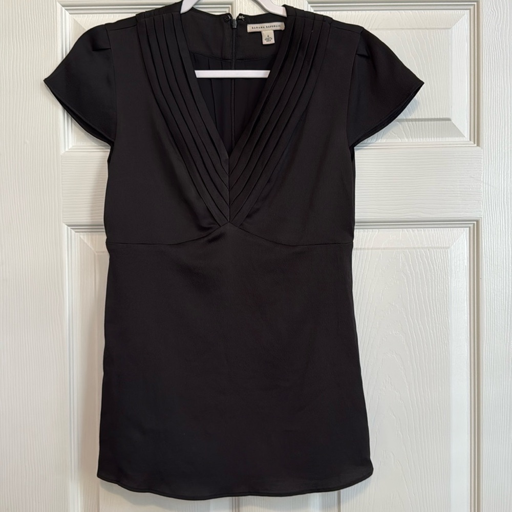 Banana Rebublic Short Sleeve Blouse - Size 4